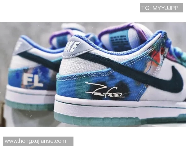 球场之星：解析足球巨星脚下的神鞋与背后的科技创新